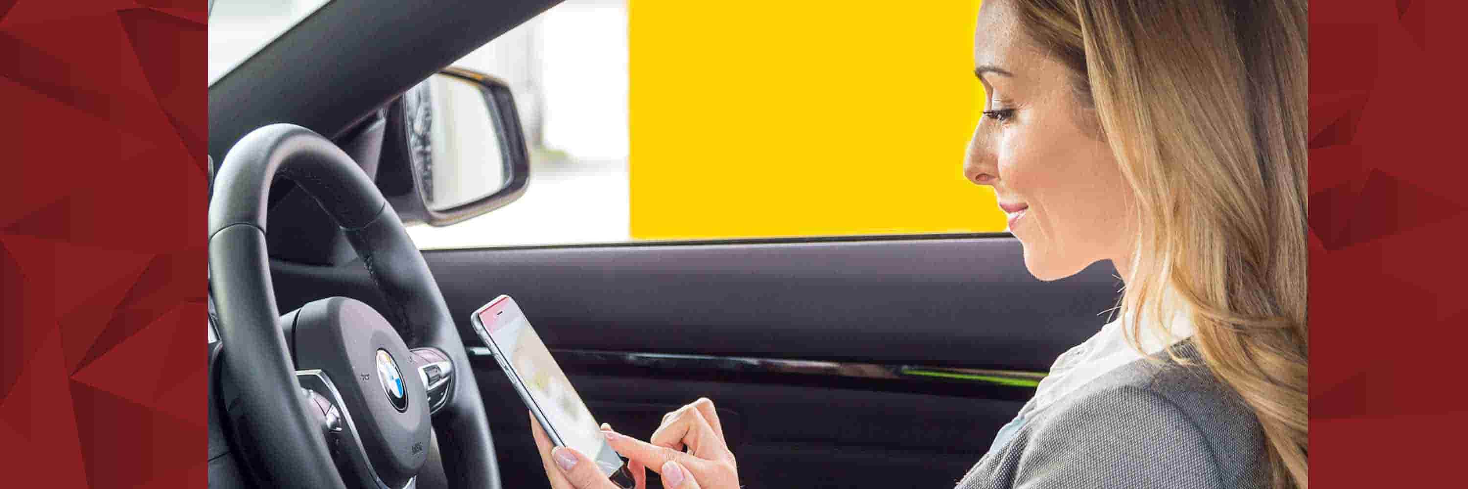 lady-paying-for-fuel-min pay for fuel using your smartphones