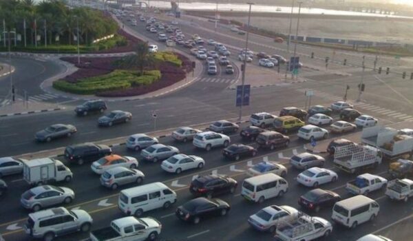 Motorists cause 271 accidents by jumping red lights across UAE