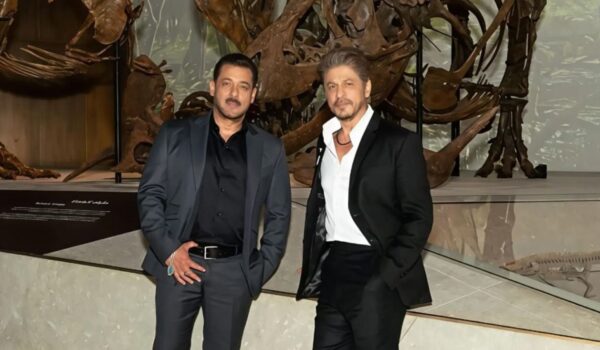 SRK & Salman Surprise Fans with VIP Tour at Abu Dhabi Natural History Museum