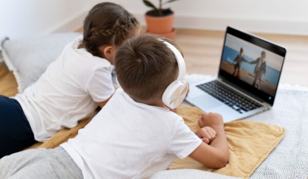 UAE Law Makes Parents Legally Responsible for Children’s Online Safety