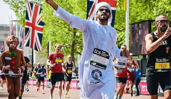 UAE Resident Sets Guinness World Record Running London Marathon in Kandura