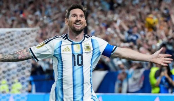 Messi Scores Hat-Trick to Match World Cup Record as Argentina Crush Algeria